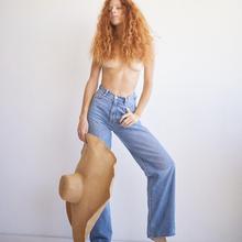  Nude