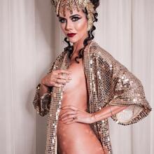  Nude