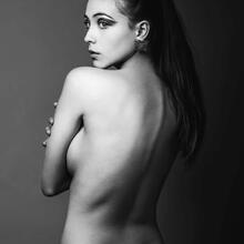  Nude