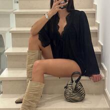  Nude