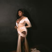  Nude