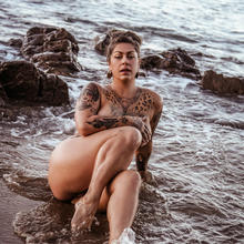  Nude