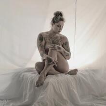  Nude