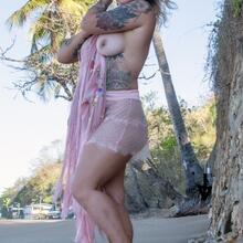  Nude