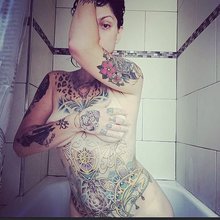  Nude