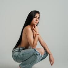  Nude