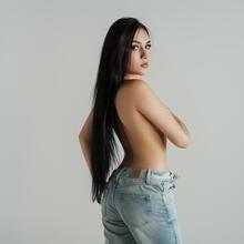  Nude