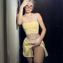  Nude