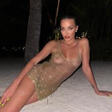 Nude