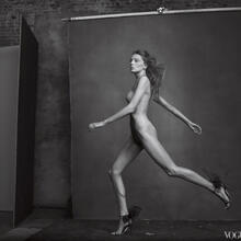  Nude