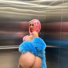  Nude