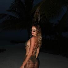  Nude