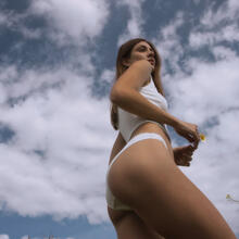  Nude
