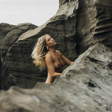  Nude