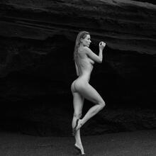  Nude
