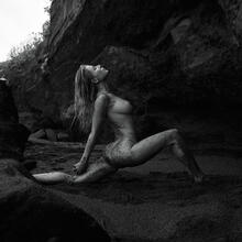  Nude