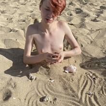  Nude