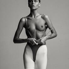  Nude