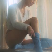  Nude