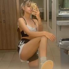  Nude
