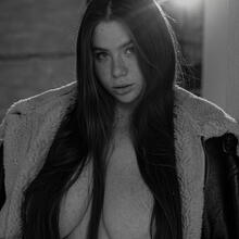  Nude