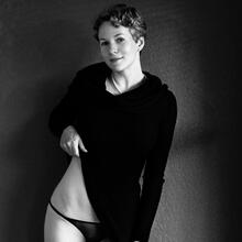  Nude