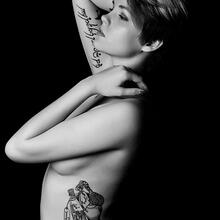  Nude