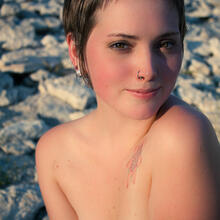 Nude