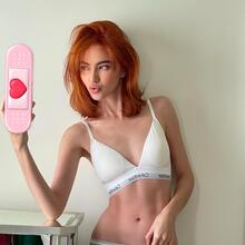  Nude