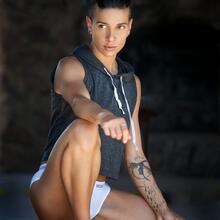  Nude