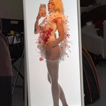  Nude