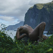  Nude