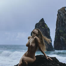  Nude