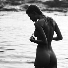  Nude