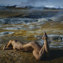  Nude