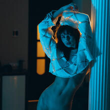  Nude
