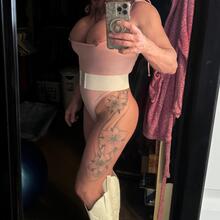  Nude