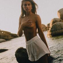  Nude