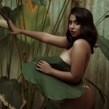  Nude