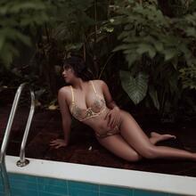  Nude