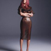  Nude