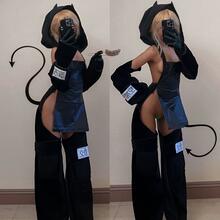  Nude