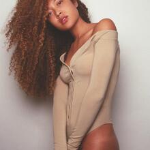  Nude