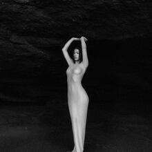  Nude