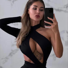  Nude