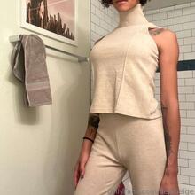  Nude