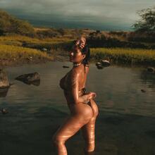  Nude