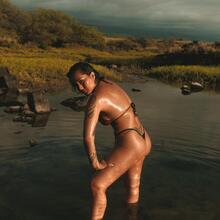  Nude