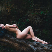  Nude