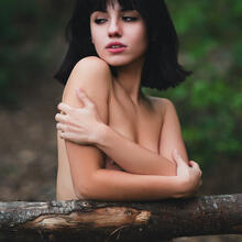  Nude